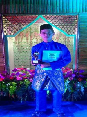 JUFENDRI NIM: 3621150117 Juara Kaligrafi Tingkat Desa Kuala Merbau Kabupaten Meranti
